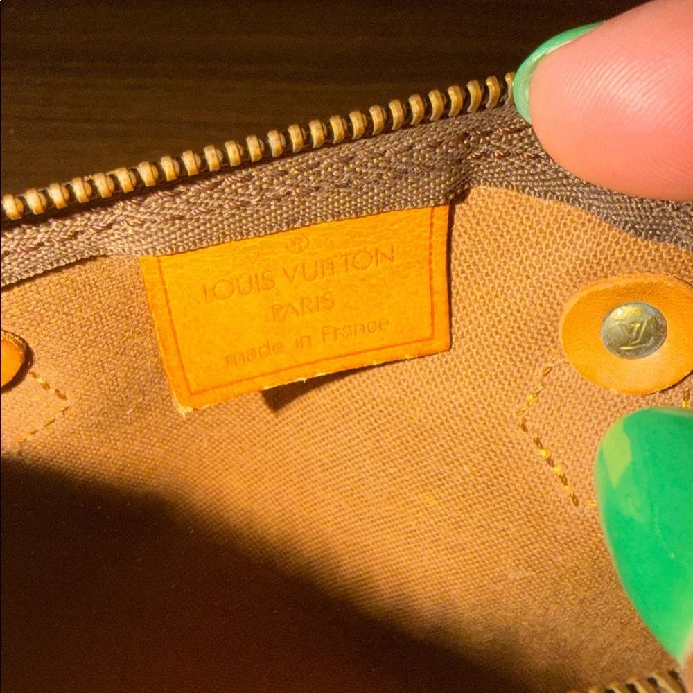 Louis Vuitton Nano Speedy
TH0945 - Picture 9 of 14